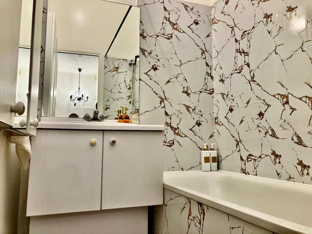 Gold Hotel - Paris-Disney Studio Chelles  Εξωτερικό φωτογραφία